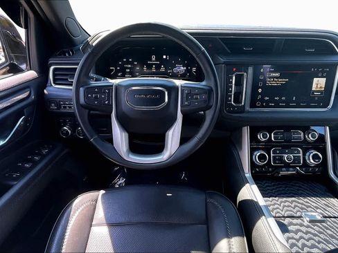 Used 2023 GMC Yukon XL Denali AWD/4WD image 6