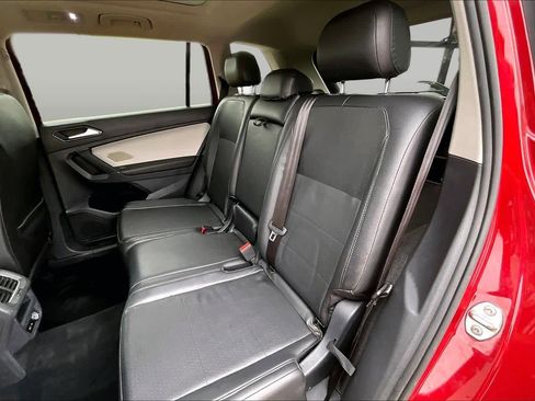 Used 2018 Volkswagen Tiguan SEL AWD/4WD image 21