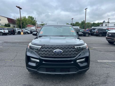 Used 2024 Ford Explorer XLT w/ Equipment Group 202A AWD/4WD image 2