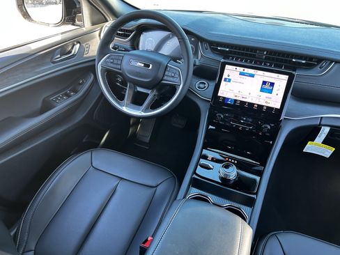 New 2025 Jeep Grand Cherokee Limited w/ Trailer Tow Package image 11