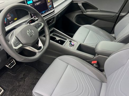 New 2026 Volkswagen Tiguan SE R-Line image 10