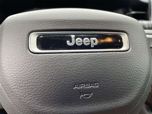 Used 2024 Jeep Compass Latitude image 30