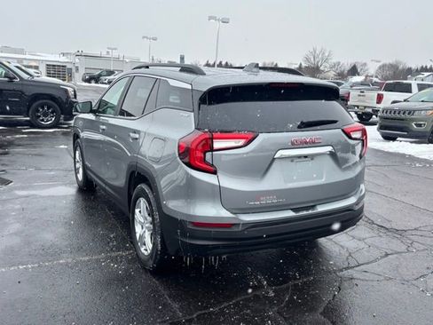 Used 2023 GMC Terrain SLE w/ Driver Convenience Package image 8