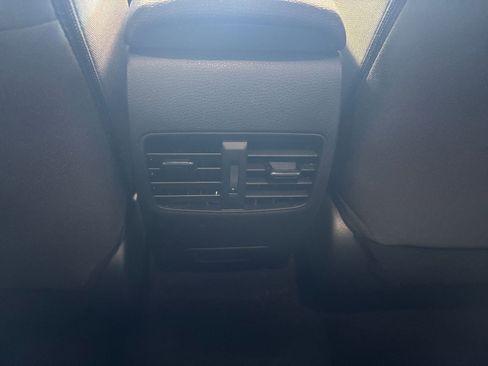 Used 2025 Toyota Corolla Cross LE image 23