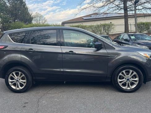 Used 2017 Ford Escape SE FWD image 8