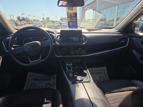 Used 2025 Nissan Rogue SV AWD/4WD image 15