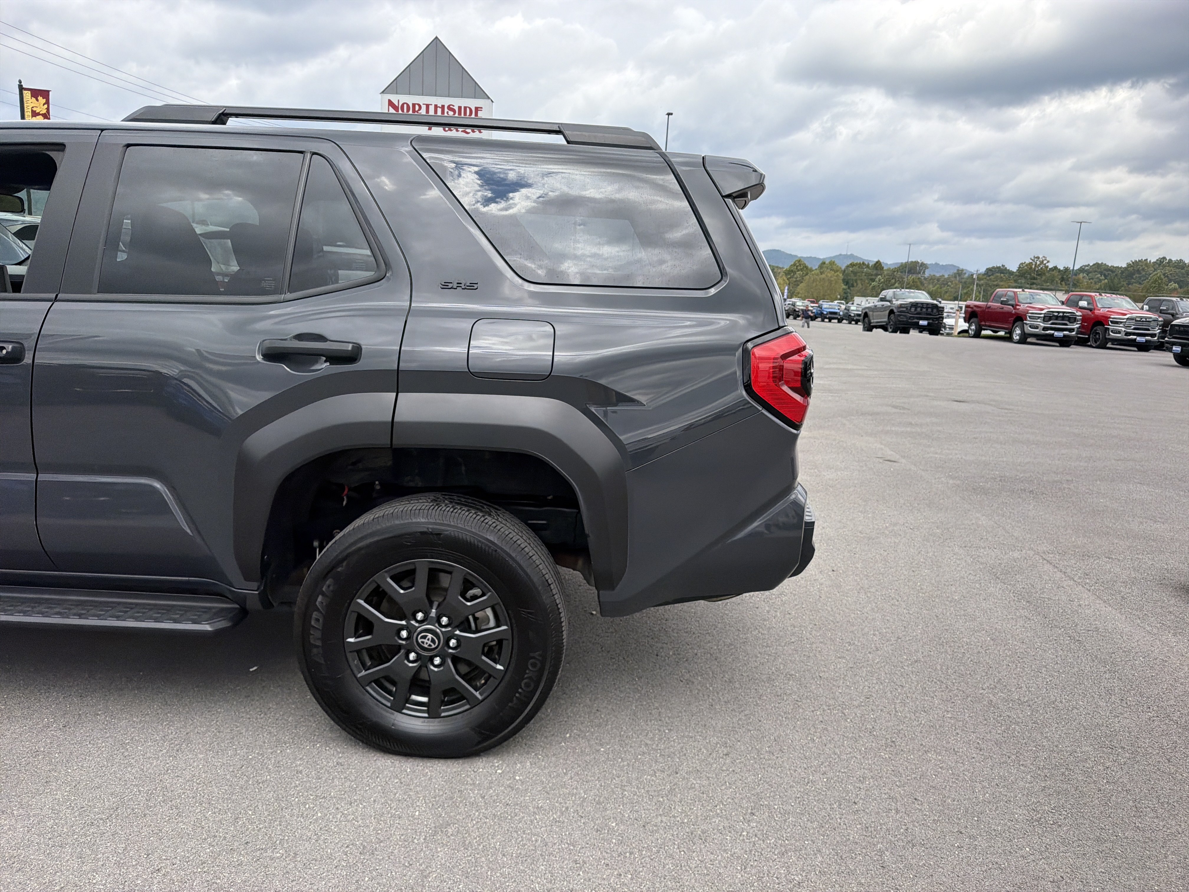 Used 2025 Toyota 4Runner SR5 AWD/4WD image 9