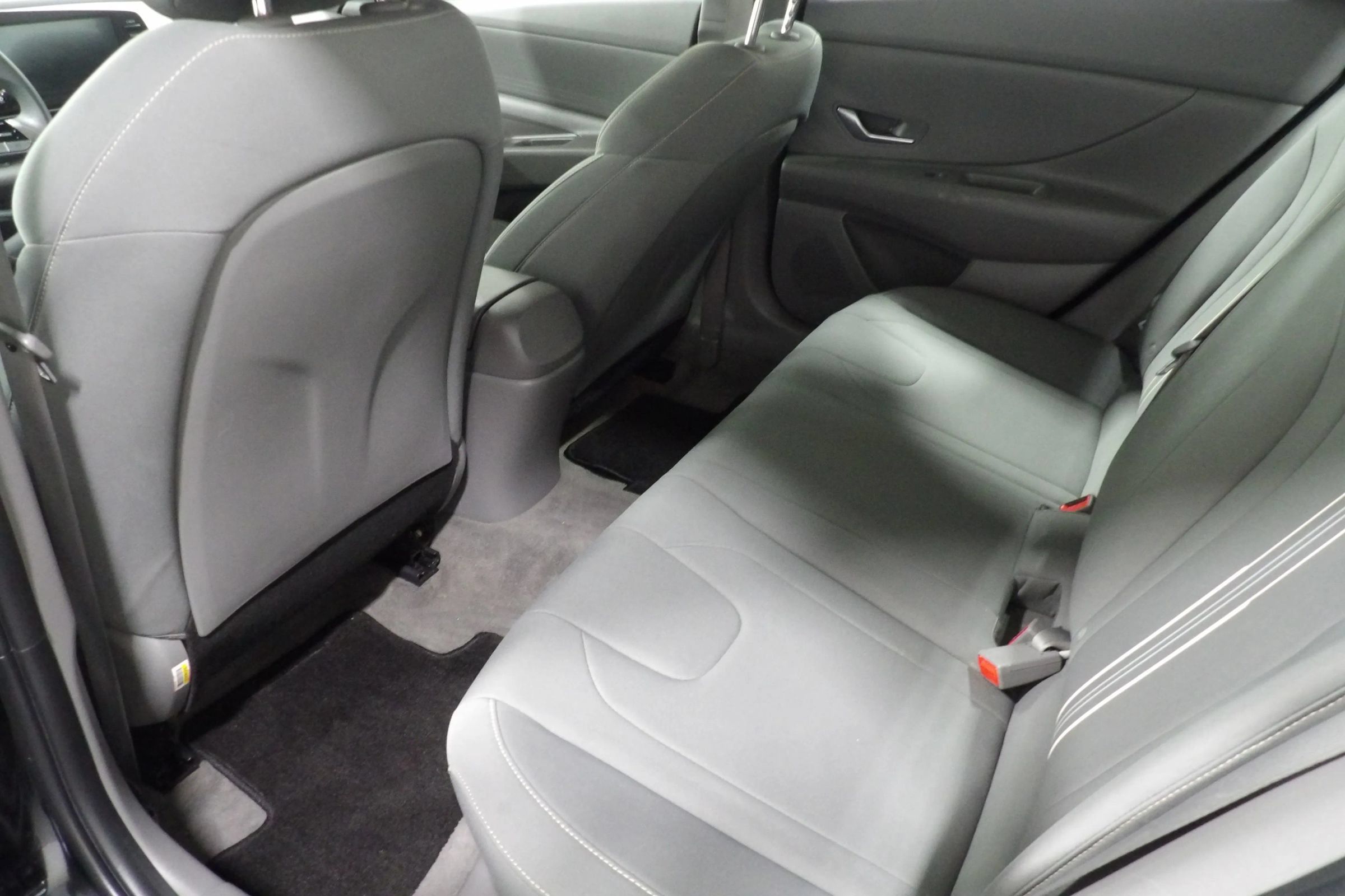 Used 2022 Hyundai Elantra SEL FWD image 9
