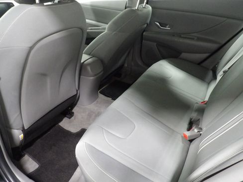 Used 2022 Hyundai Elantra SEL FWD image 9