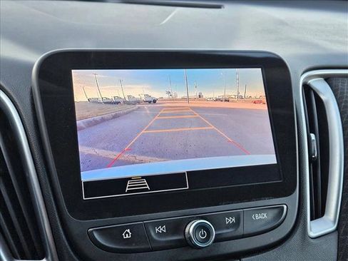 Used 2025 Chevrolet Malibu LT FWD image 13