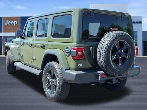 Used 2022 Jeep Wrangler Unlimited Sahara AWD/4WD image 3