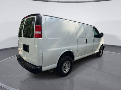 Used 2019 Chevrolet Express 2500 RWD image 4
