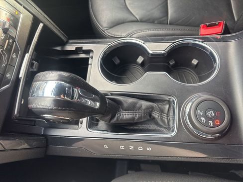 Used 2018 Ford Explorer XLT w/ Equipment Group 202A AWD/4WD image 24