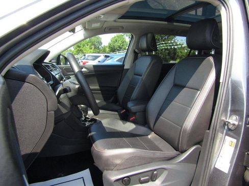Used 2021 Volkswagen Tiguan SEL AWD/4WD image 12
