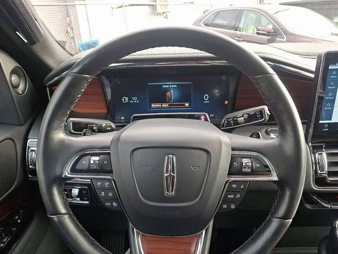 Used 2022 Lincoln Navigator Reserve AWD/4WD image 23