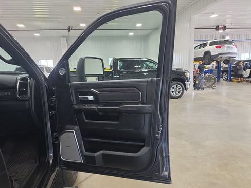 Used 2025 RAM 3500 Laramie AWD/4WD image 35