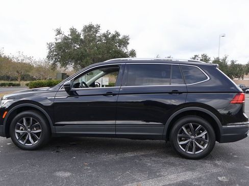 Certified 2022 Volkswagen Tiguan SE w/ Panoramic Sunroof Package image 4