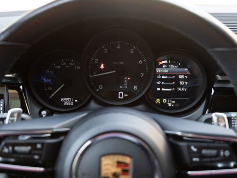 Certified 2023 Porsche Macan AWD/4WD image 14