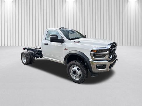 New 2026 RAM 5500 Tradesman w/ Chrome Appearance Group image 2