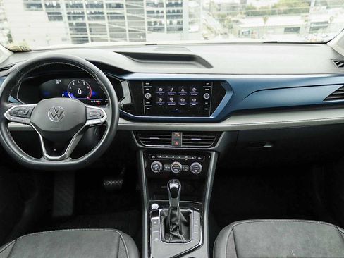 Used 2024 Volkswagen Taos SE FWD image 12