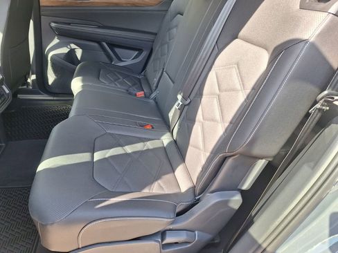 Used 2025 Volkswagen Atlas SE image 22