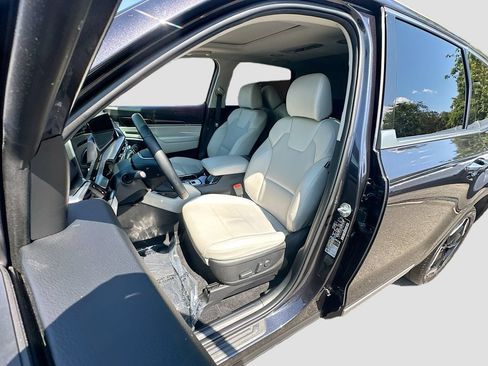 Certified 2025 Kia Telluride S FWD image 21