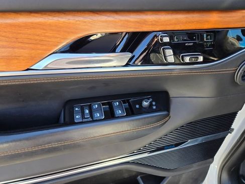 Used 2022 Jeep Grand Wagoneer Series III w/ Rear Seat Video Group 1 AWD/4WD image 20