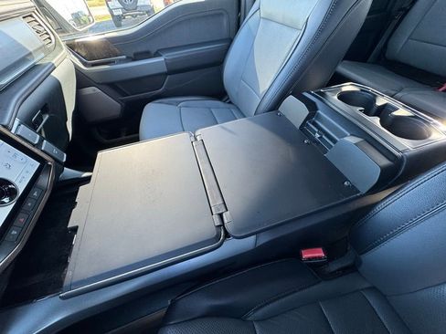 Used 2022 Ford F150 Lightning Lariat image 31