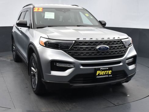 Used 2022 Ford Explorer XLT w/ Equipment Group 202A image 19