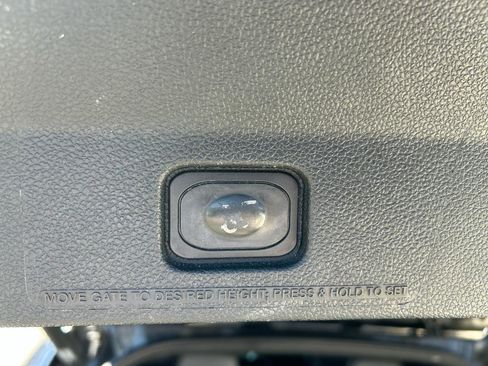 Used 2018 Ford Explorer XLT w/ Equipment Group 202A AWD/4WD image 25