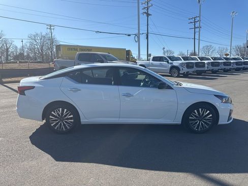 Used 2025 Nissan Altima 2.5 SV FWD image 6