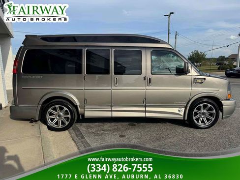 Used 2018 GMC Savana 2500 w/ Enhanced Convenience Package RWD image 5