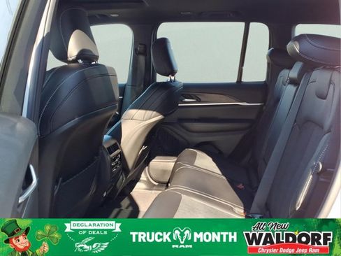 New 2026 Jeep Grand Cherokee Altitude image 9