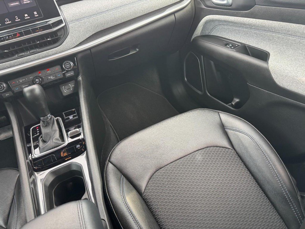 Used 2025 Jeep Compass Latitude w/ Convenience Group AWD/4WD image 15