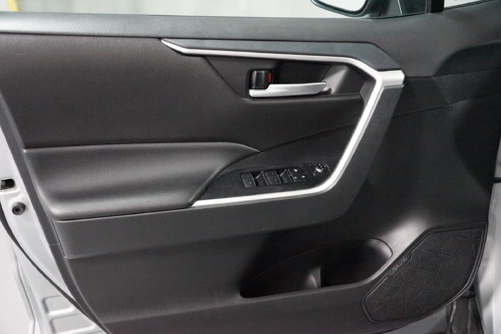 Certified 2025 Toyota RAV4 XLE FWD image 30