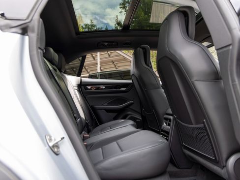 New 2025 Porsche Macan Electric image 47