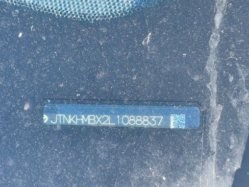 Used 2020 Toyota C-HR XLE image 12