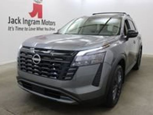 New 2026 Nissan Pathfinder SL w/ SL Premium Package FWD image 2