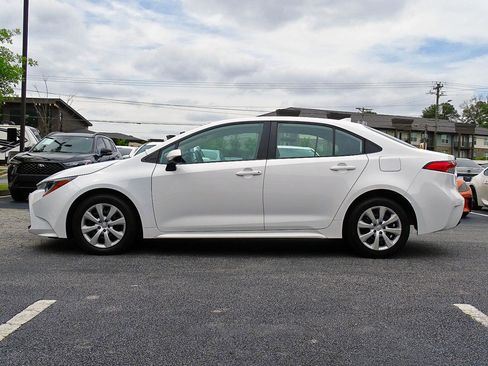Used 2023 Toyota Corolla LE FWD image 3