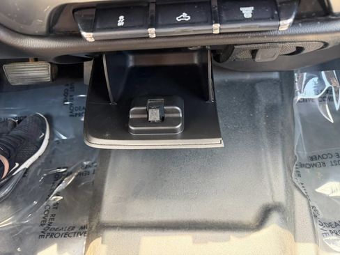 Used 2018 Chevrolet Silverado 2500 LT AWD/4WD image 29