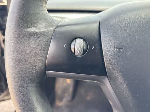 Used 2021 Tesla Model 3 Standard Range image 12