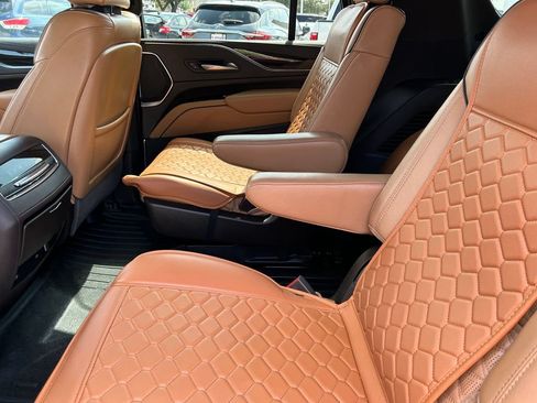 Used 2022 Cadillac Escalade Premium Luxury w/ Performance Package AWD/4WD image 18