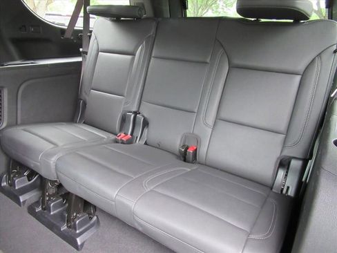 Used 2025 Chevrolet Suburban Z71 AWD/4WD image 33