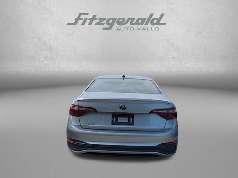 Used 2024 Volkswagen Jetta SE FWD image 5