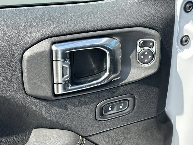 New 2025 Jeep Wrangler Unlimited Sahara AWD/4WD image 32
