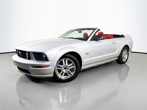 Used 2005 Ford Mustang GT Premium image 3