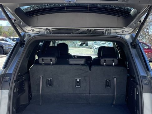 Used 2025 Chevrolet Traverse LT image 24