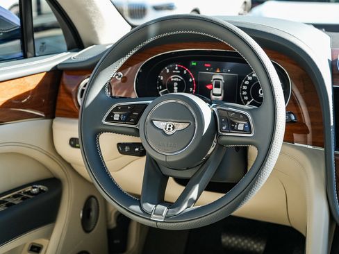 New 2026 Bentley Bentayga AWD/4WD image 17