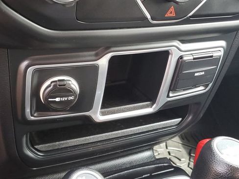 Used 2018 Jeep Wrangler Unlimited Sport AWD/4WD image 29