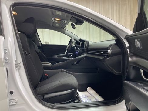 Used 2024 Hyundai Elantra SE image 12